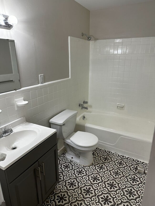 Building Photo - **Newly Remodeled 2 Bedroom, 1 Bath Home for Rent**