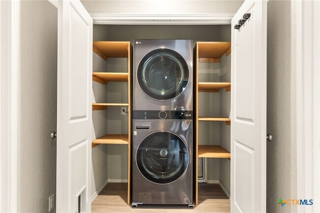 Building Photo - 2844 Rosefinch