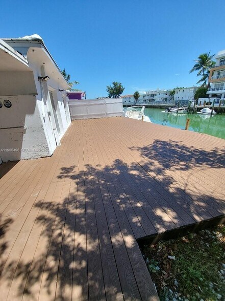 Primary Photo - 7707 Hawthorne Ave