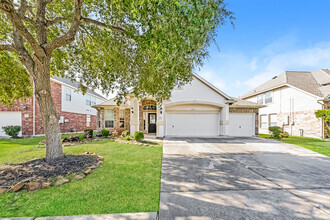 Building Photo - 4-Bedroom Home with Character