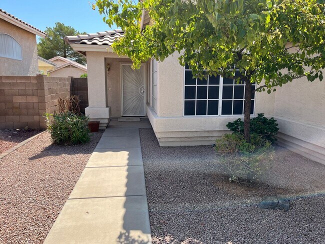 Building Photo - 33 N Sahuaro Dr