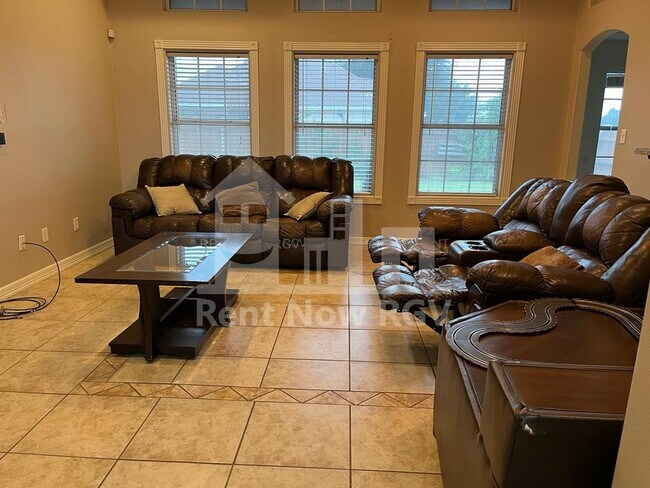 Building Photo - 1909 Ezekiel St