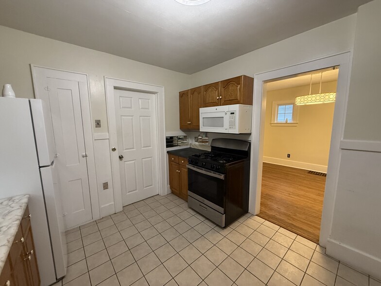 Building Photo - 502 Boyden St