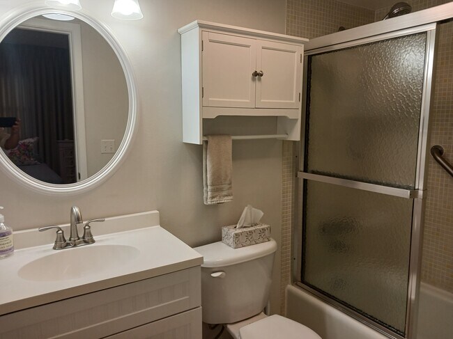 Building Photo - 7153 W Country Club Dr N