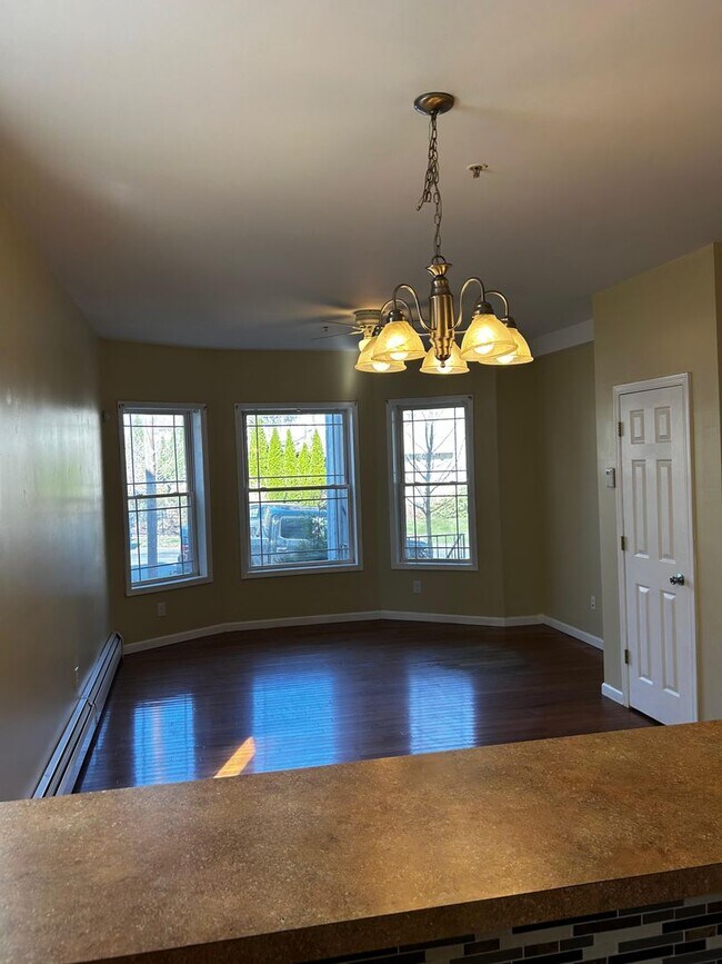 Building Photo - 1326 E Gibson St