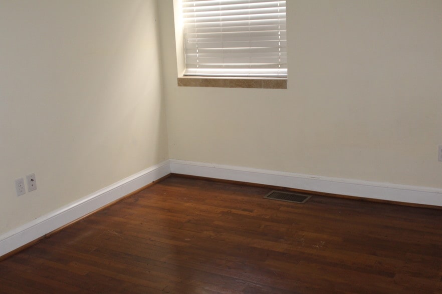 Bedroom - 18 W State St