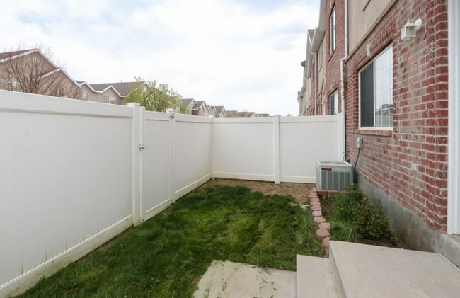 Building Photo - 10505 Sage Flats Way