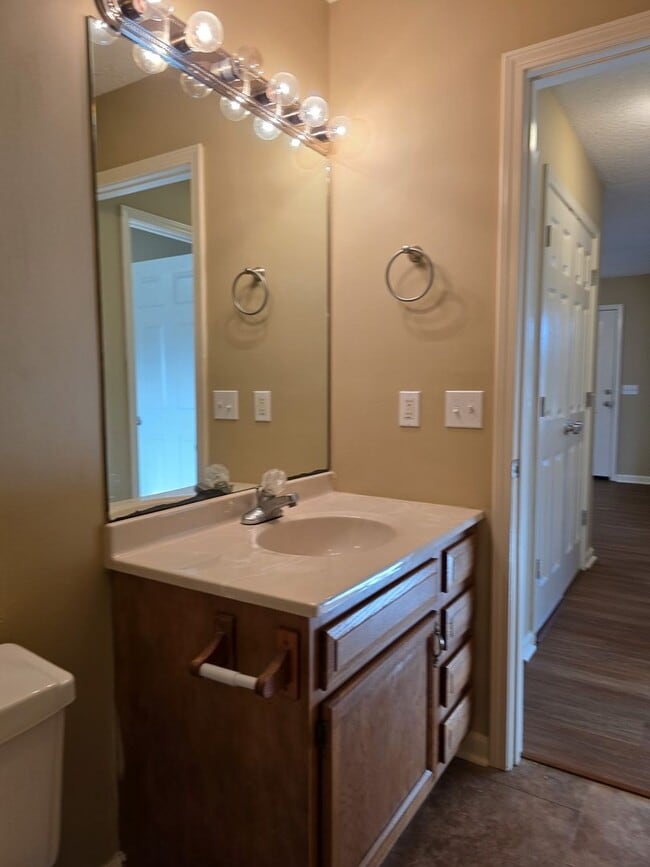 Building Photo - 1609 Bourland Ln