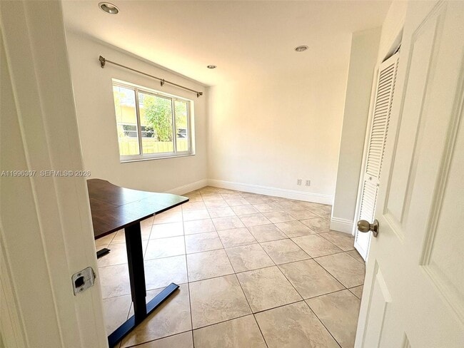 Building Photo - 4190 Pamona Ave