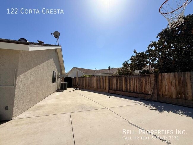 Building Photo - 122 Corta Cresta Dr