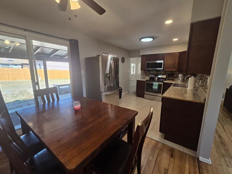 Building Photo - 1031 Erie St