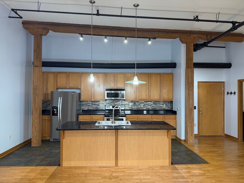 Primary Photo - 720 S Marquette St