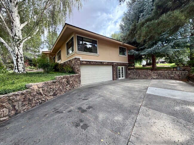 Building Photo - Lakeridge Shores Home!