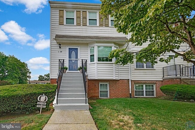 Building Photo - 1639 Hart Ct