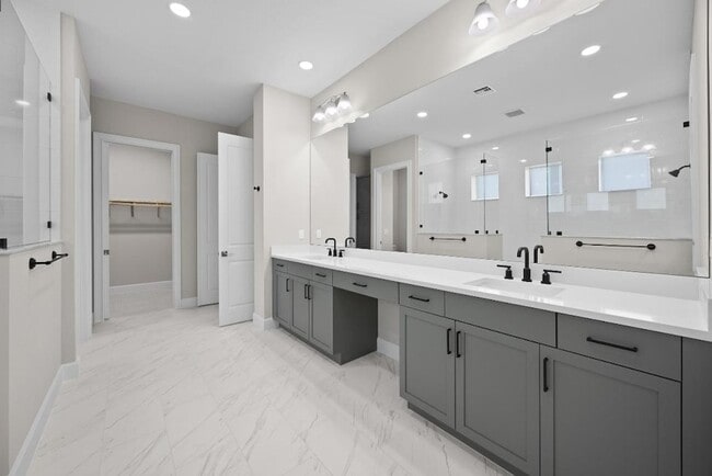 Building Photo - 5741 Beechnut Dr