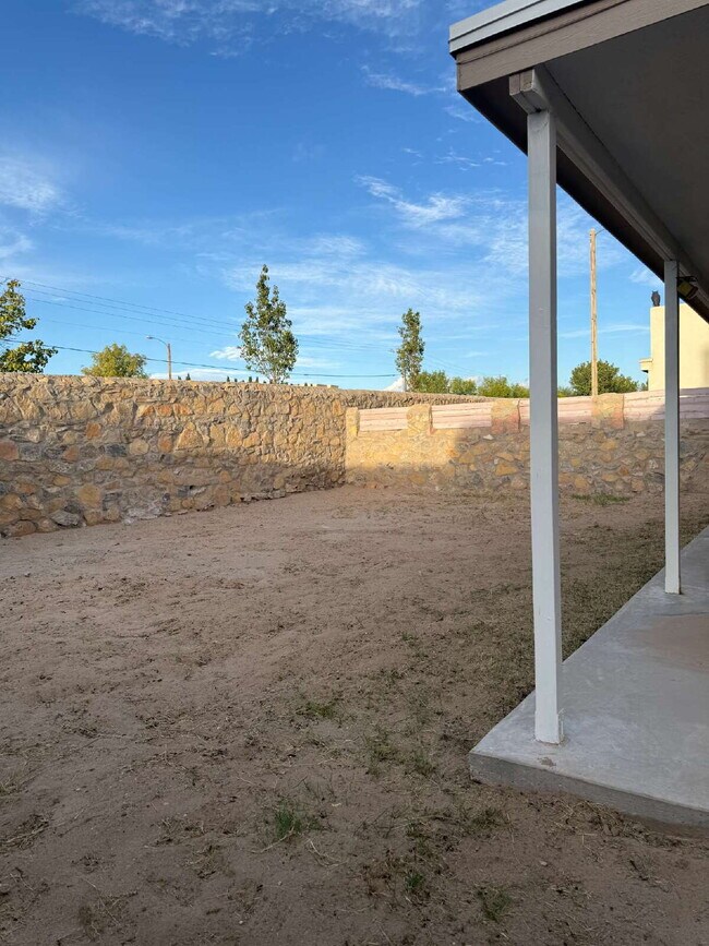 Building Photo - "Charming 3-Bed Oasis with Granite Touches & Cozy Fireplace in El Paso!"