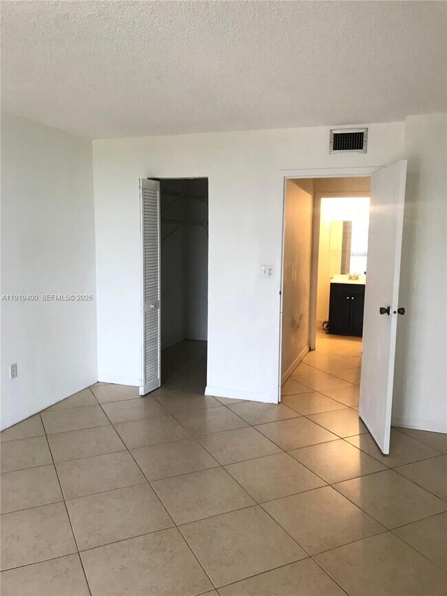 Building Photo - 16950 W Dixie Hwy