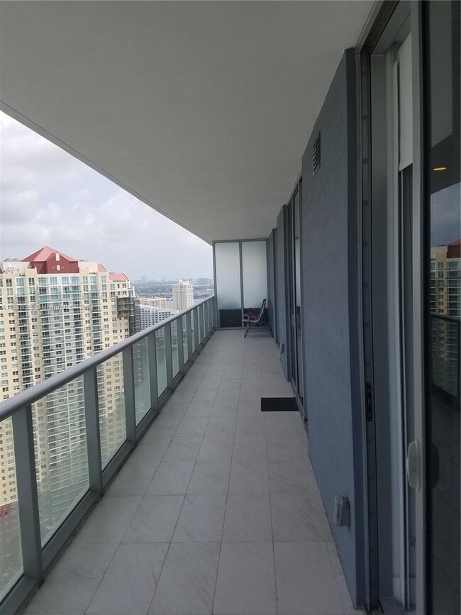 Building Photo - 1300 Brickell Bay Dr