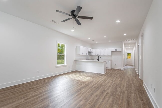 Building Photo - Move-In Ready New Construction Near Downtown & Hospitals!