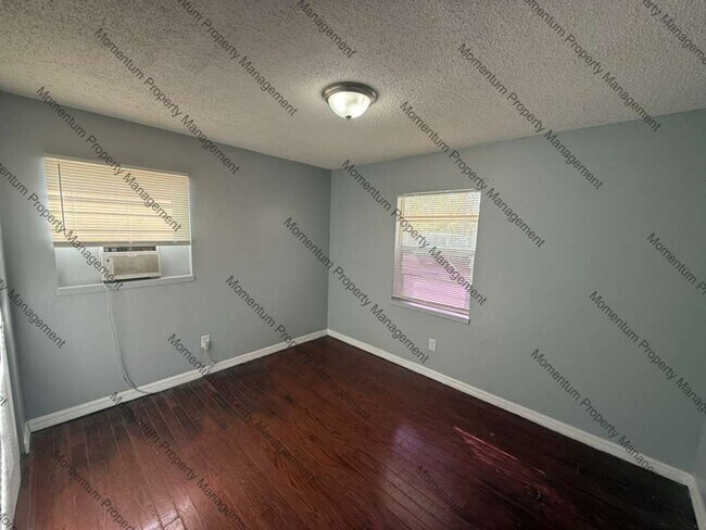 Building Photo - 1904 N 42nd St