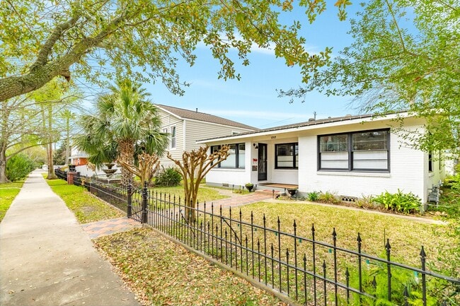 Building Photo - 1212 Avenue H
