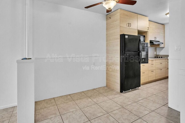 Building Photo - 425 Bonair St