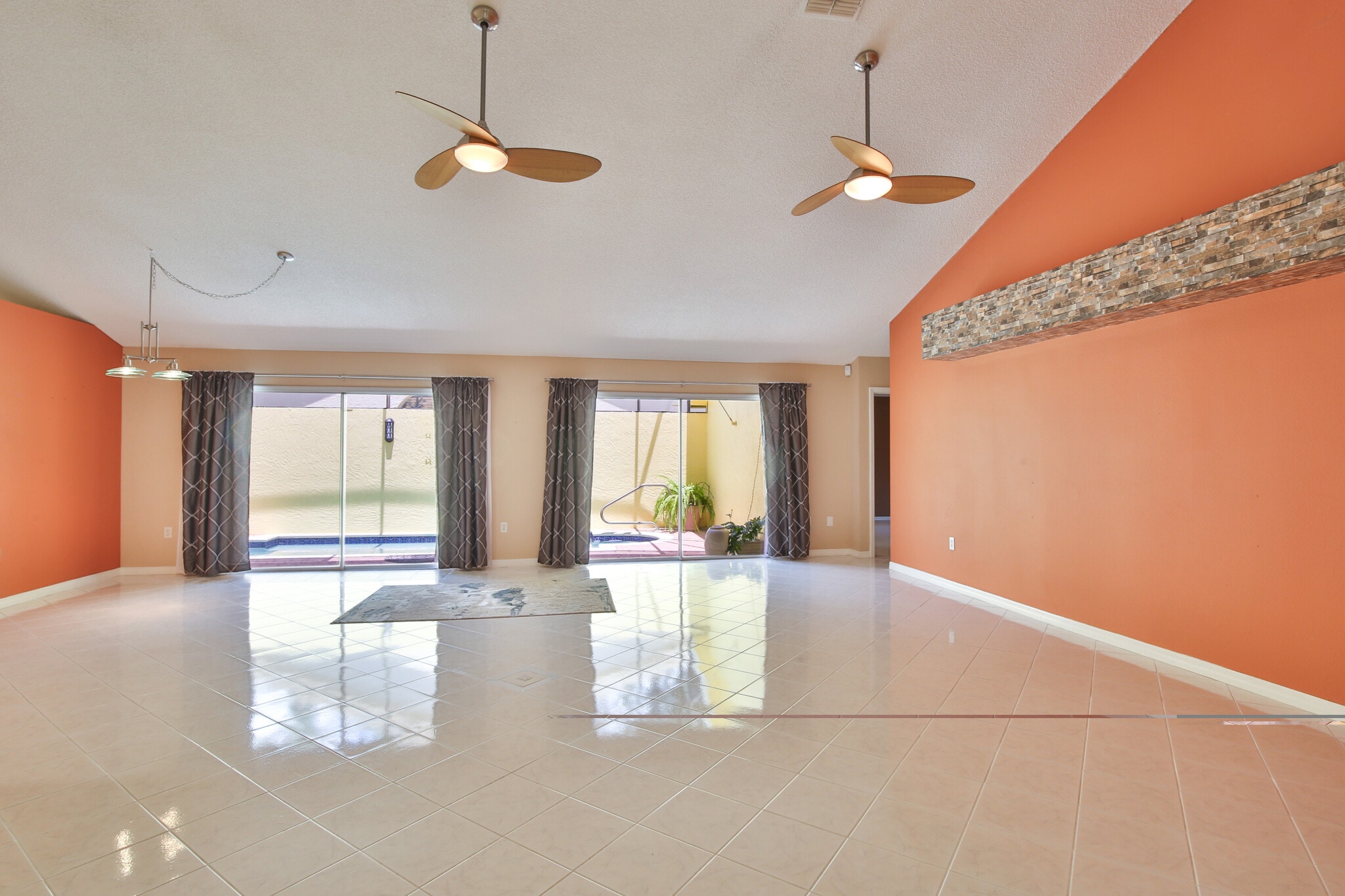 Large living area to pool/lanai - 4700 Tivoli Ave