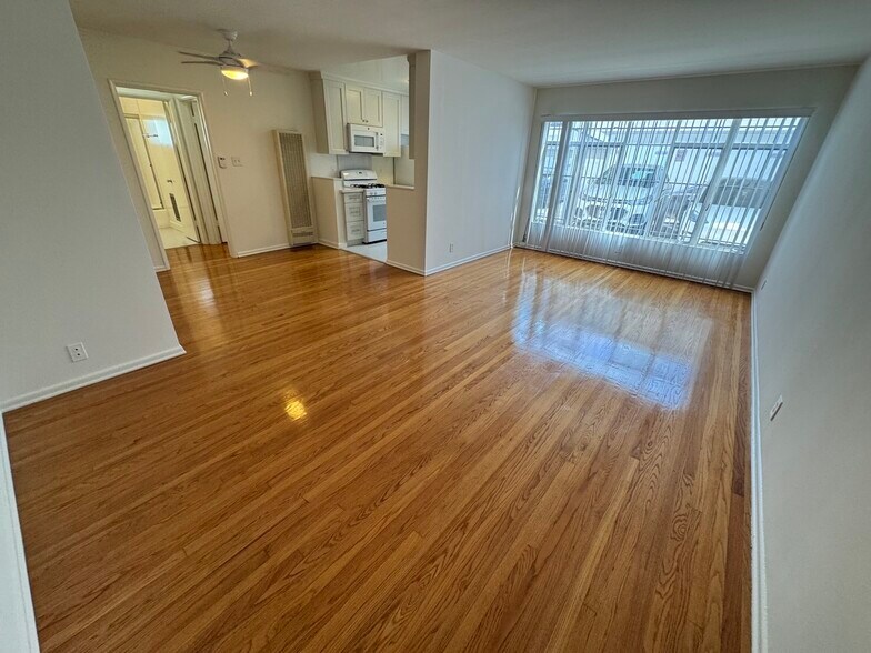 Building Photo - 11662 Sunset Blvd