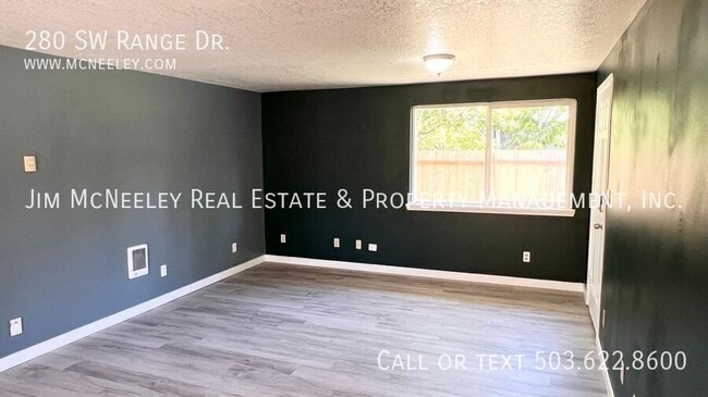 Building Photo - 280 SW Range Dr