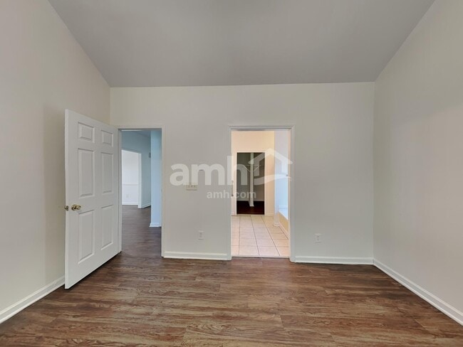 Building Photo - 925 Southridge Dr