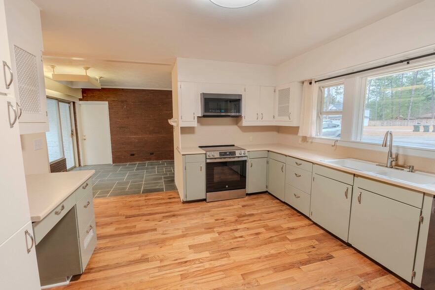 Building Photo - 1010 Bion Butler Rd