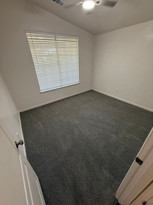 Building Photo - 10109 Bay Colony Dr