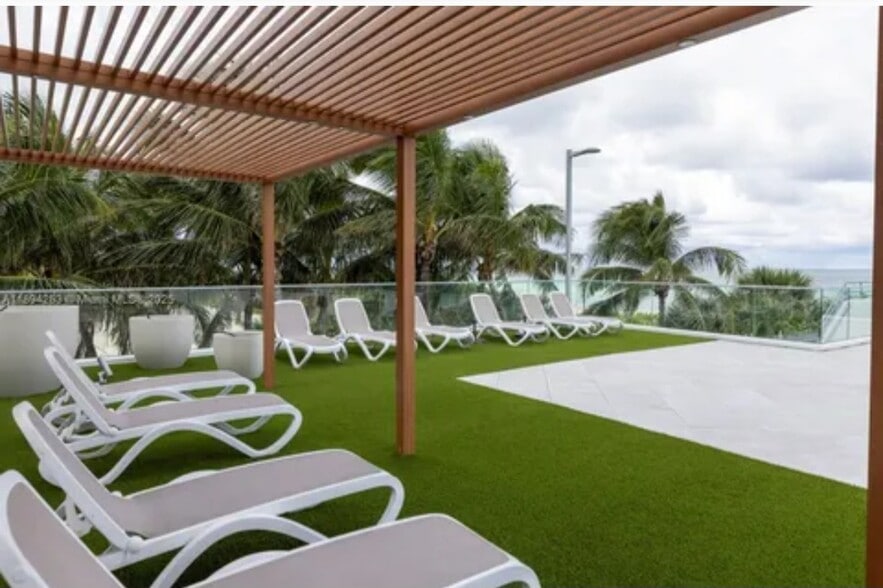 Building Photo - 7135 Collins Ave