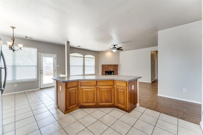 Building Photo - 2204 Speidel Dr