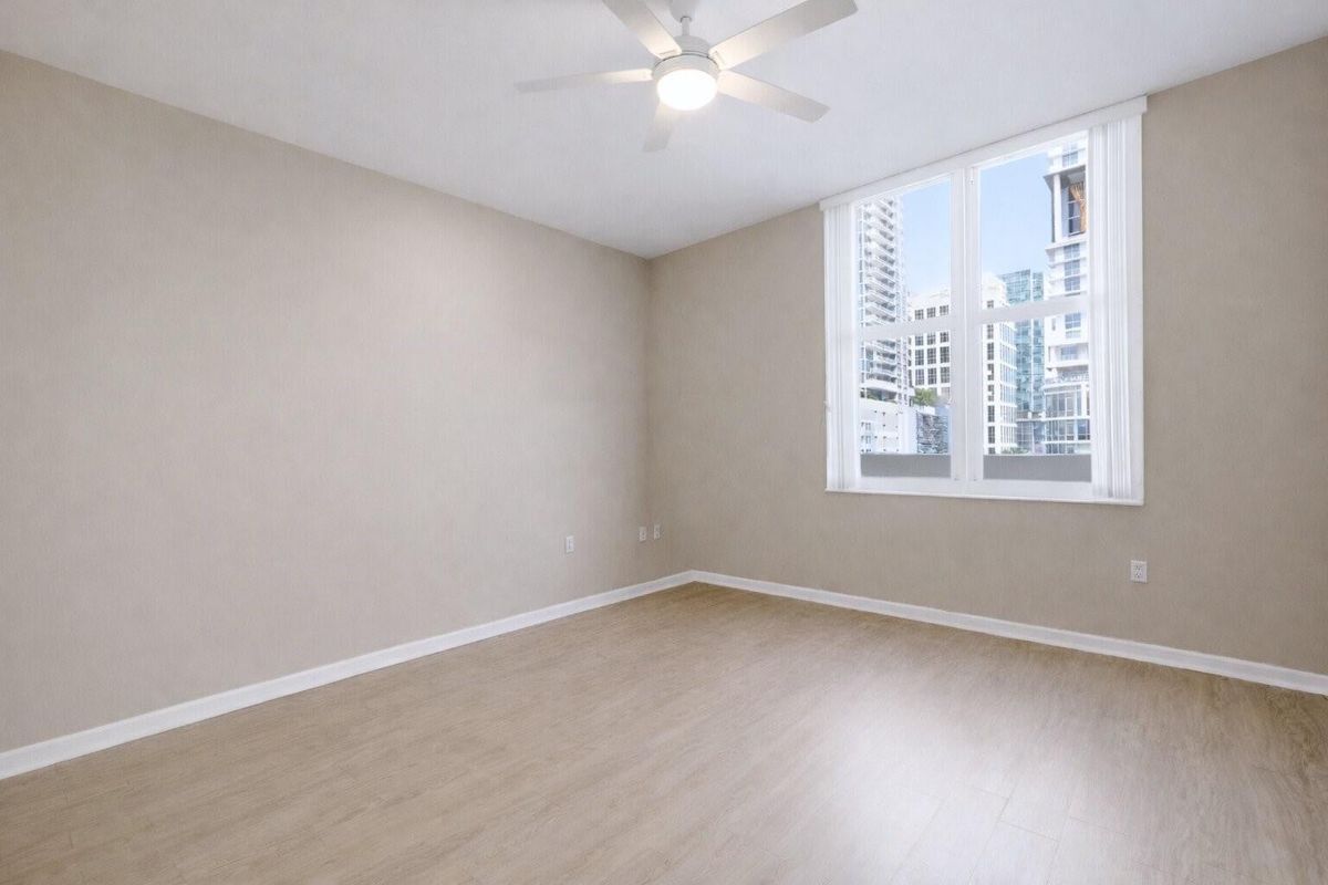 Building Photo - 511 SE 5 Ave