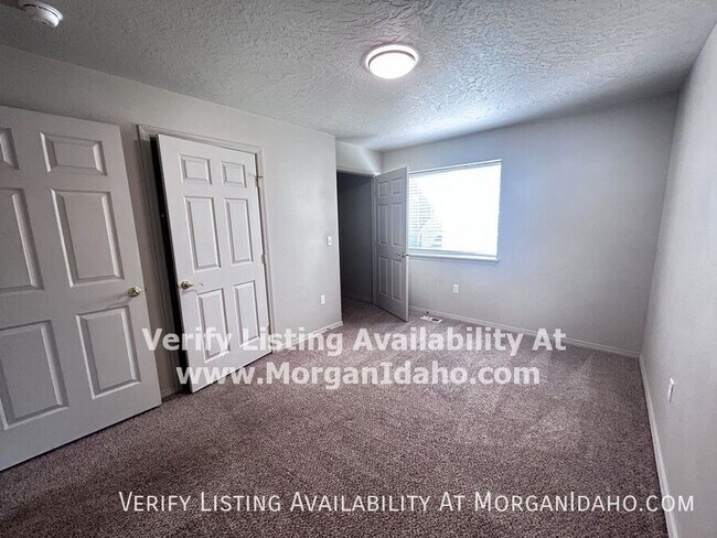 Building Photo - 217 N Avenger Ln
