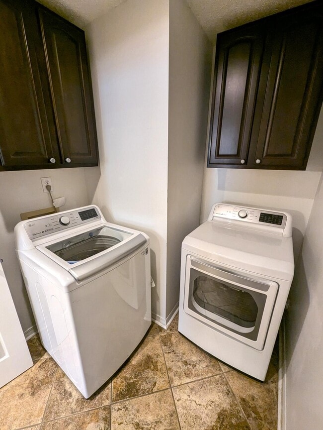 Building Photo - 2734 Augustus Rd