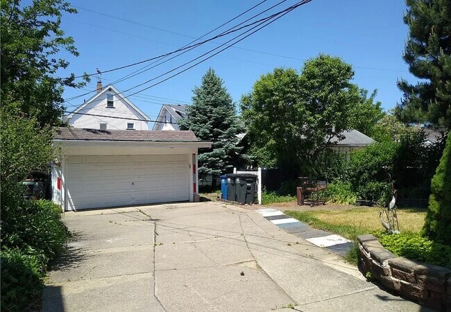 Building Photo - 2058 Bunts Rd