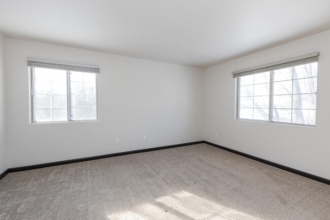 Building Photo - 721 Princeton Ct