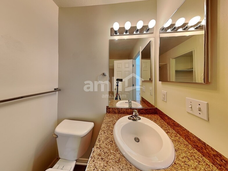 Building Photo - 68 E 350 S