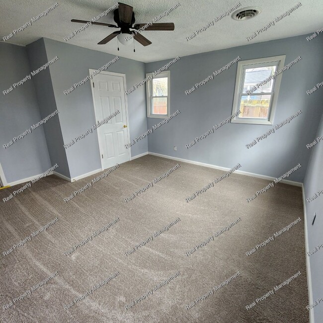 Building Photo - Updated Four Bedroom Hobart Ranch