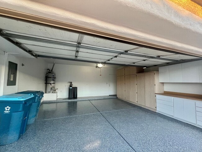 Building Photo - 2470 sq ft, remodeled single story, hard to find 5 bed, 2.5 bath, 2 car garage in guard gated Sta...