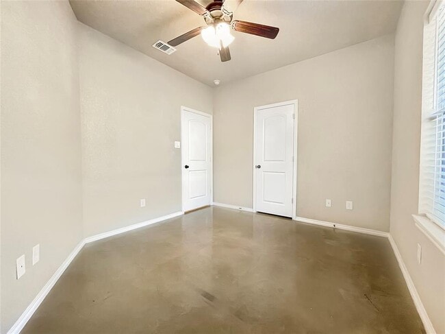 Building Photo - 256 Rosalie Dr
