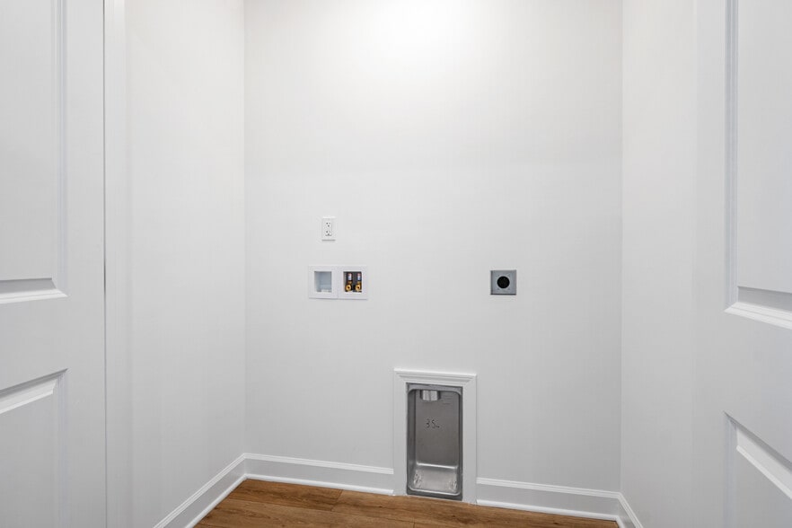 Building Photo - 1101 Balsam Ln