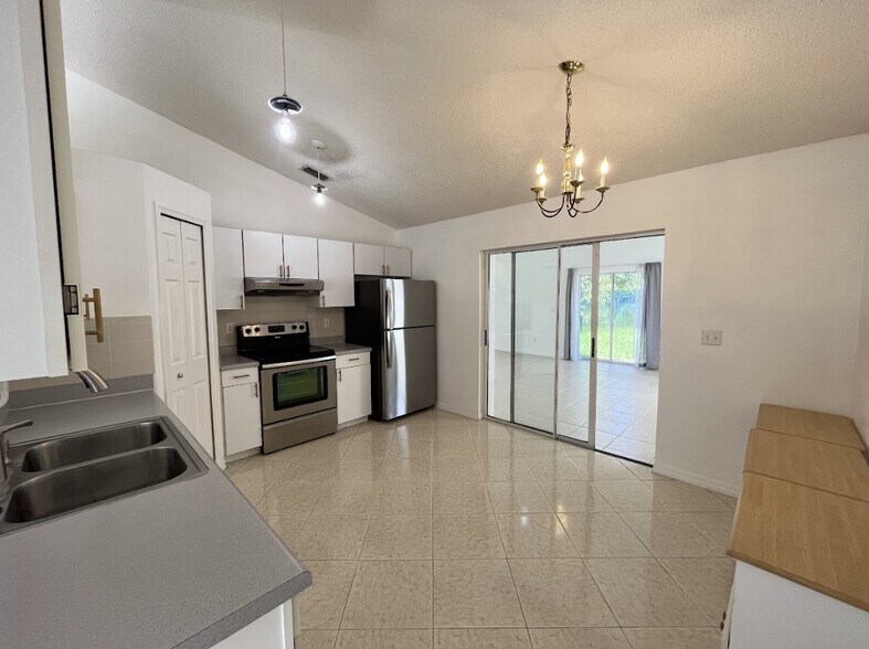 Building Photo - 11483 Kimberly Forest Dr