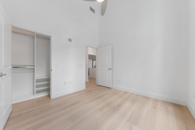 Building Photo - 300 S Australian Ave