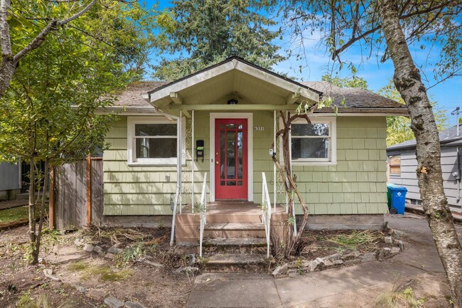 Primary Photo - Charming 1 BD/ 1/BA cottage with artist st...