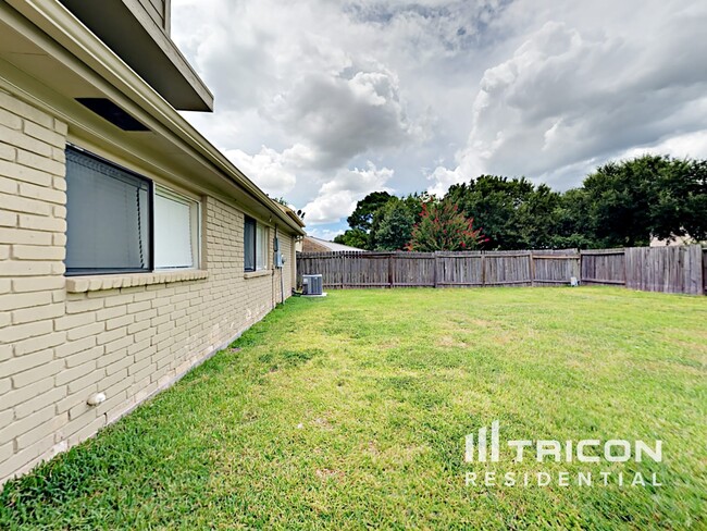 Building Photo - 12318 Flaxen Dr