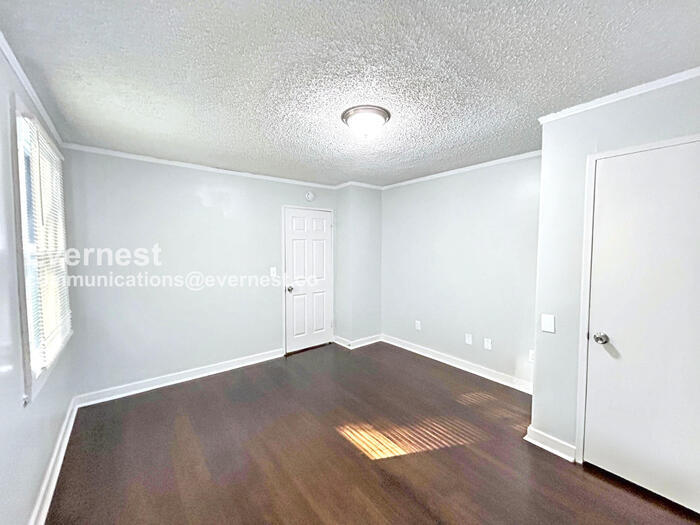 Building Photo - 2004 Bader Ave SW