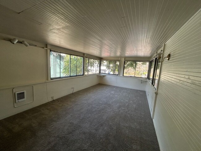Building Photo - 1531 1/2-1135 1/2 Mill St
